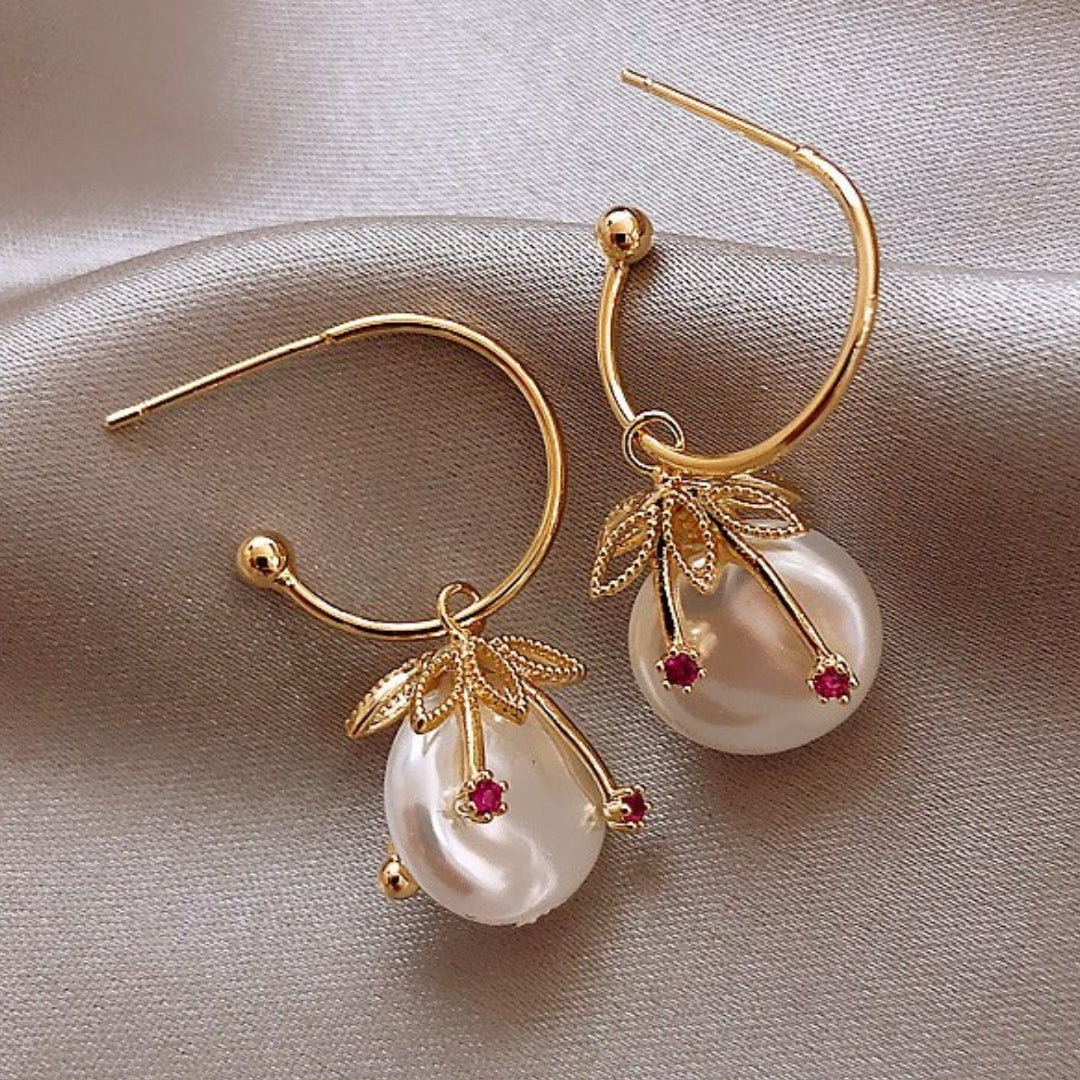 Exotic Pearl Earrings in Gold